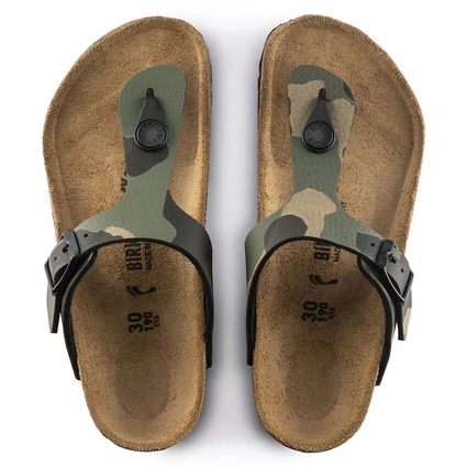 Tongs Birkenstock Kids Gizeh Desert Soil Camo Khaki Narrow 5 Tongs Birkenstock Kids Gizeh Desert Soil Camo Khaki Narrow – Image 5